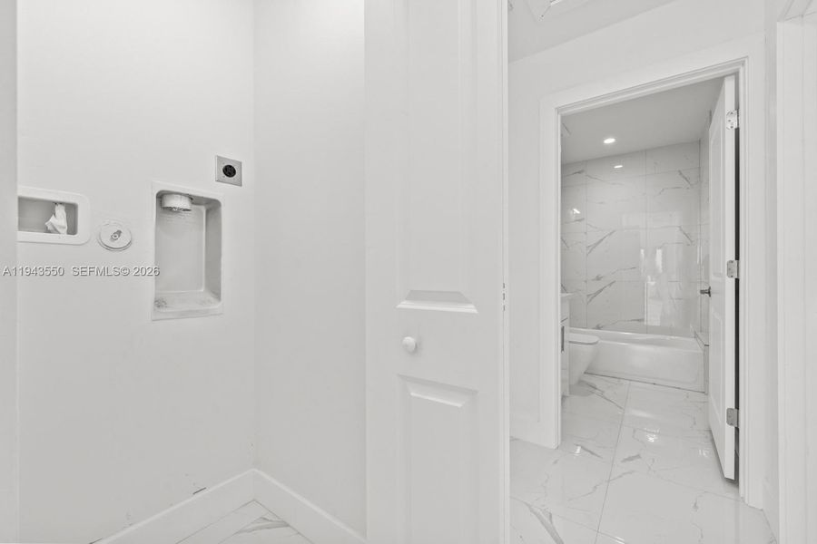 Spacious, unfurnished interior of a new home in , Florida City (Image 13).