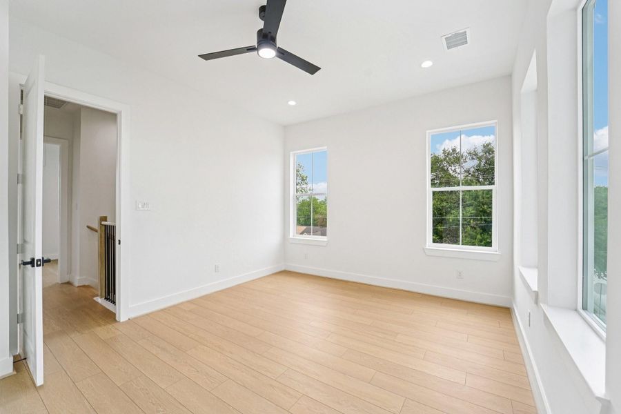 Spacious, unfurnished interior of a new home in , Houston (Image 36).