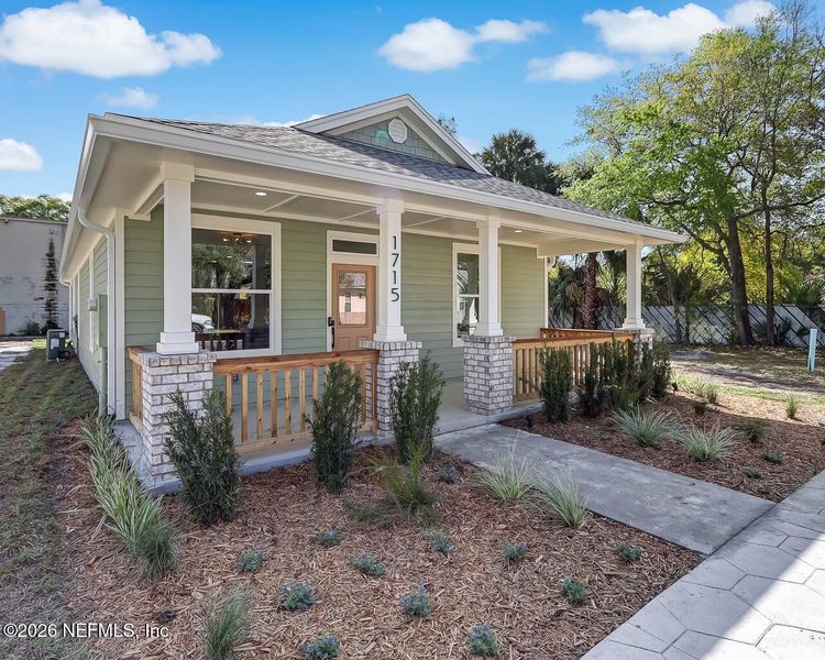 Exterior details and patio area of a home in , Jacksonville (Image 25).