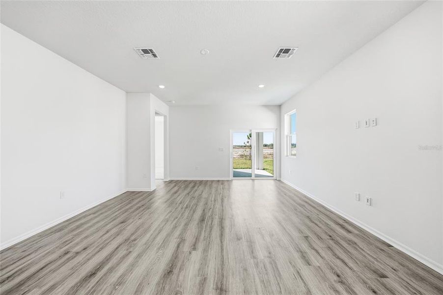 Spacious, unfurnished interior of a new home in Turnleaf, Punta Gorda (Image 19).