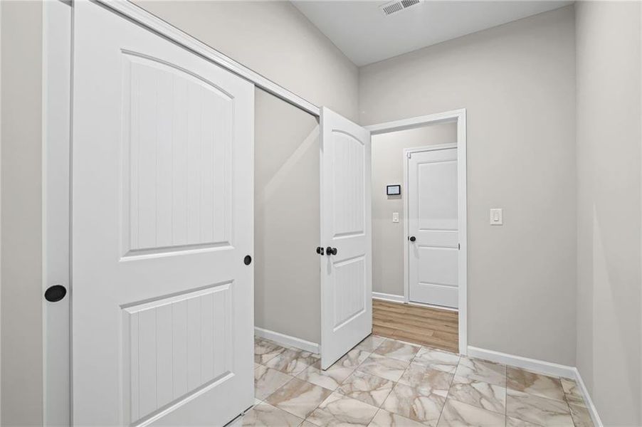 Spacious, unfurnished interior of a new home in Laurel Farms, Dallas (Image 39).