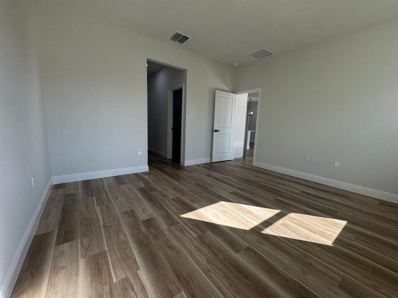 Spacious, unfurnished interior of a new home in , Ocala (Image 15).