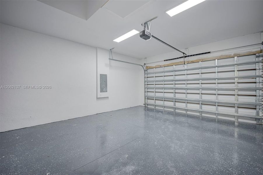 Spacious, unfurnished interior of a new home in , Lehigh Acres (Image 22).