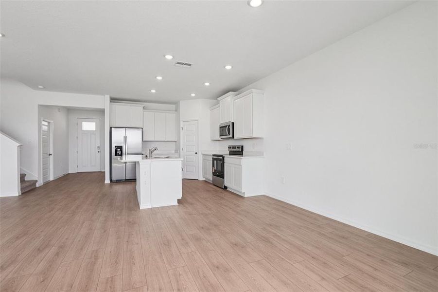 Spacious, unfurnished interior of a new home in , Lakeland (Image 23).