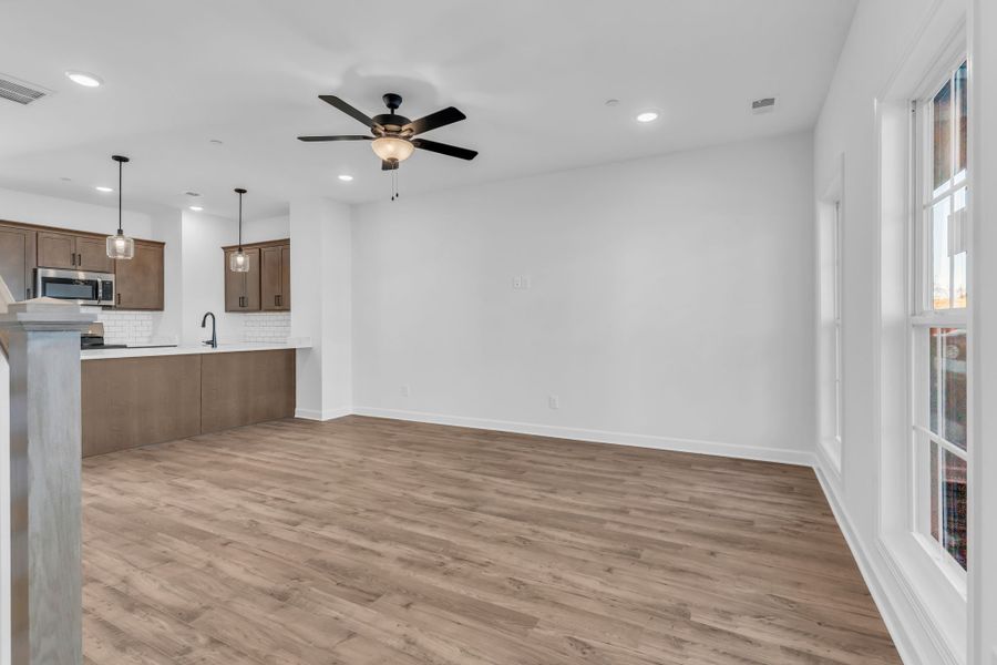 Spacious, unfurnished interior of a new home in Oxford Station, Gallatin (Image 15). Spacious, unfurnished interior of a new home in Oxford Station, Gallatin (Image 15).