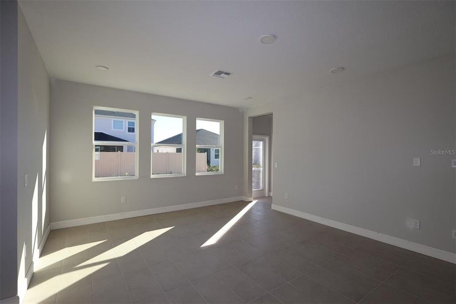 Spacious, unfurnished interior of a new home in Center Lake on the Park, St. Cloud (Image 27).