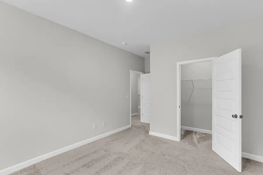 Spacious, unfurnished interior of a new home in Pineland Preserve, Summerville (Image 33).