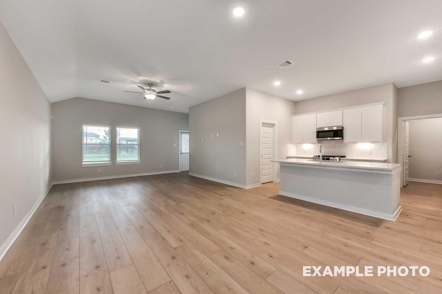 Spacious, unfurnished interior of a new home in Sunterra, Katy (Image 16).