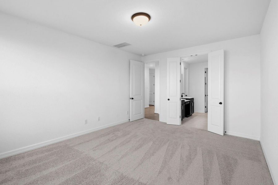 Spacious, unfurnished interior of a new home in Brookewater, Rosenberg (Image 34).