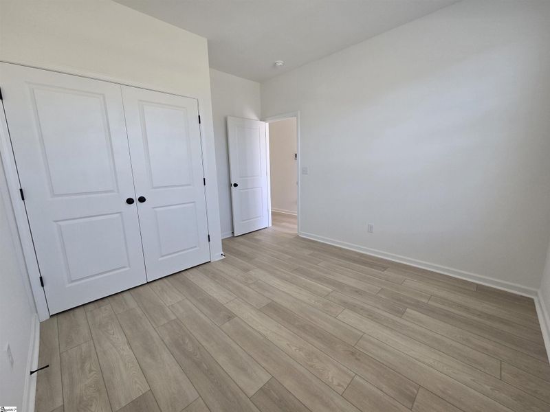 Spacious, unfurnished interior of a new home in Shiloh Trail, Wellford (Image 18).