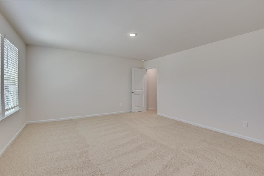 Representative unfurnished interior of a home built from the Insha by Veranda Homes in Heritage Bay, Sumter (Image 22).
