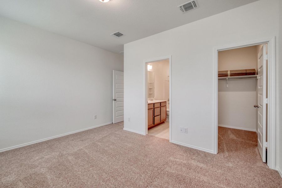 Spacious, unfurnished interior of a new home in Sonterra - Cool Water, Jarrell (Image 20).