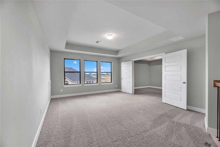 Spacious, unfurnished interior of a new home in Cross Creek West, Fulshear (Image 18).