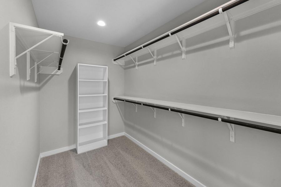 Spacious, unfurnished interior of a new home in Sunterra Lakes, Fulshear (Image 15).