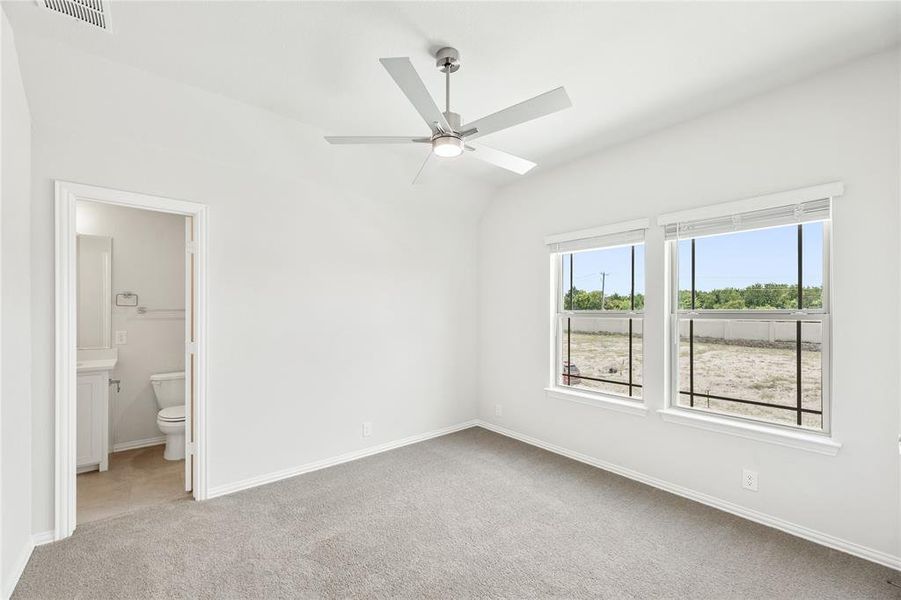 Spacious, unfurnished interior of a new home in Ridge Ranch, Mesquite (Image 31).