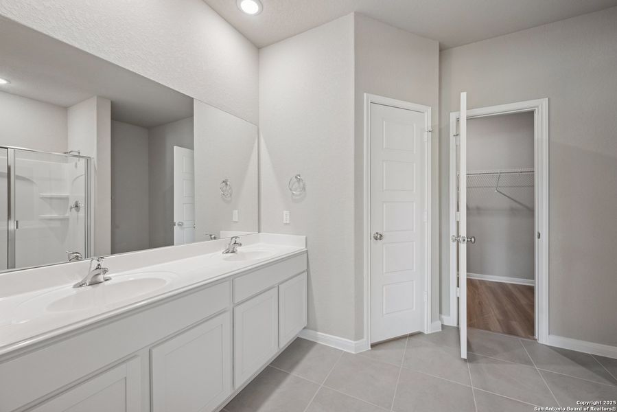 Furnished interior view inside a new home in Jordan's Ranch, San Antonio (Image 6). Furnished interior view inside a new home in Jordan's Ranch, San Antonio (Image 6).