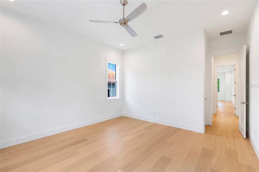 Spacious, unfurnished interior of a new home in , Tampa (Image 73). Spacious, unfurnished interior of a new home in , Tampa (Image 73).