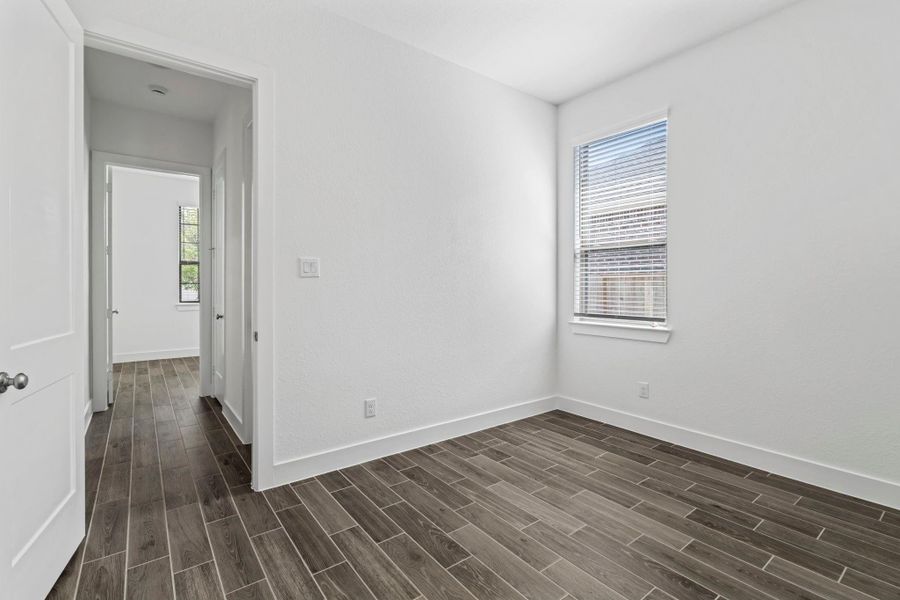 Spacious, unfurnished interior of a new home in Meridiana, Iowa Colony (Image 10).