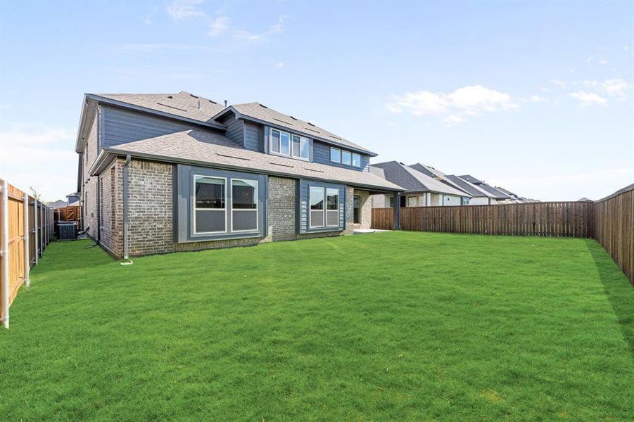 Exterior details and patio area of a home in Sonoma Verde, McLendon-Chisholm (Image 3).