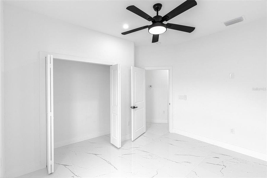 Spacious, unfurnished interior of a new home in , Cape Coral (Image 12).