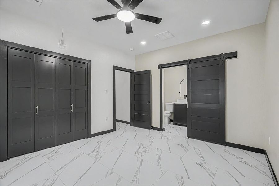 Spacious, unfurnished interior of a new home in , Houston (Image 28).