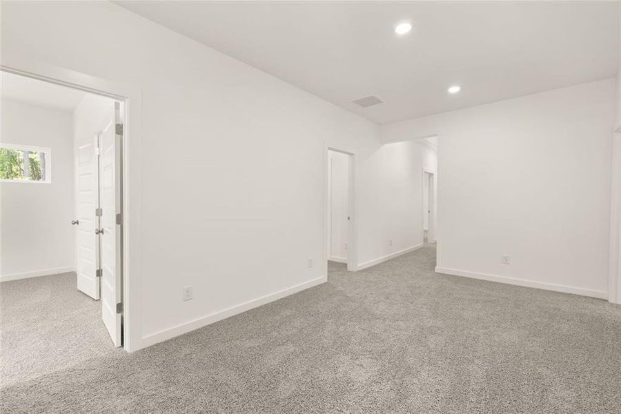 Spacious, unfurnished interior of a new home in , Gainesville (Image 36).