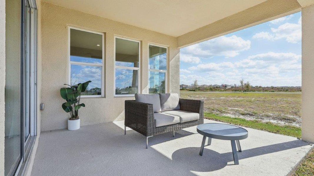 Exterior details and patio area of a home in Hawthorne Ranch, Lakeland (Image 3).
