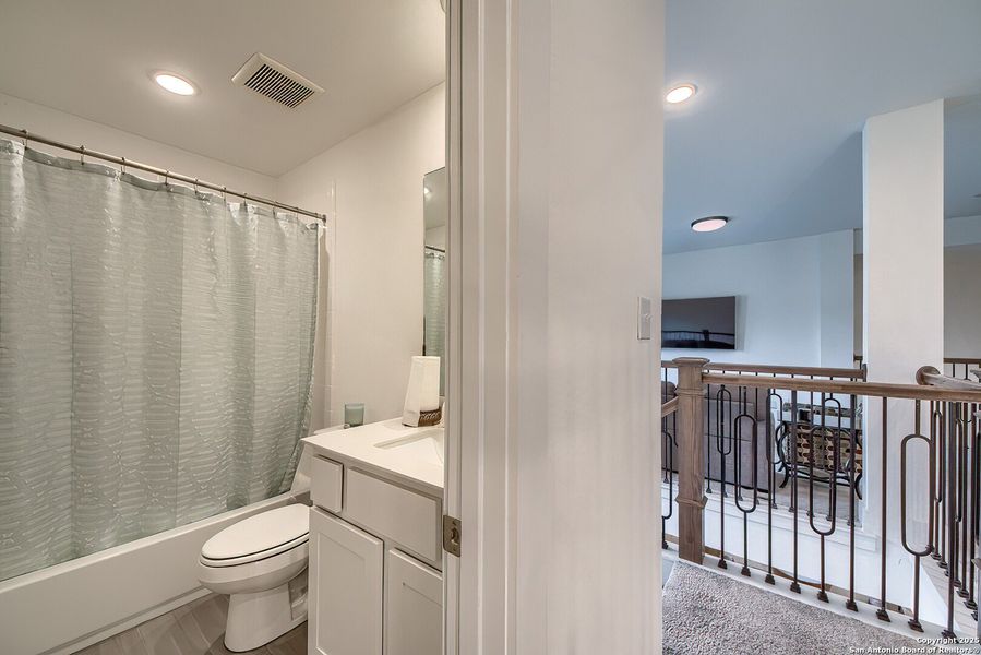 Furnished interior view inside a new home in Regent Park, Boerne (Image 12).