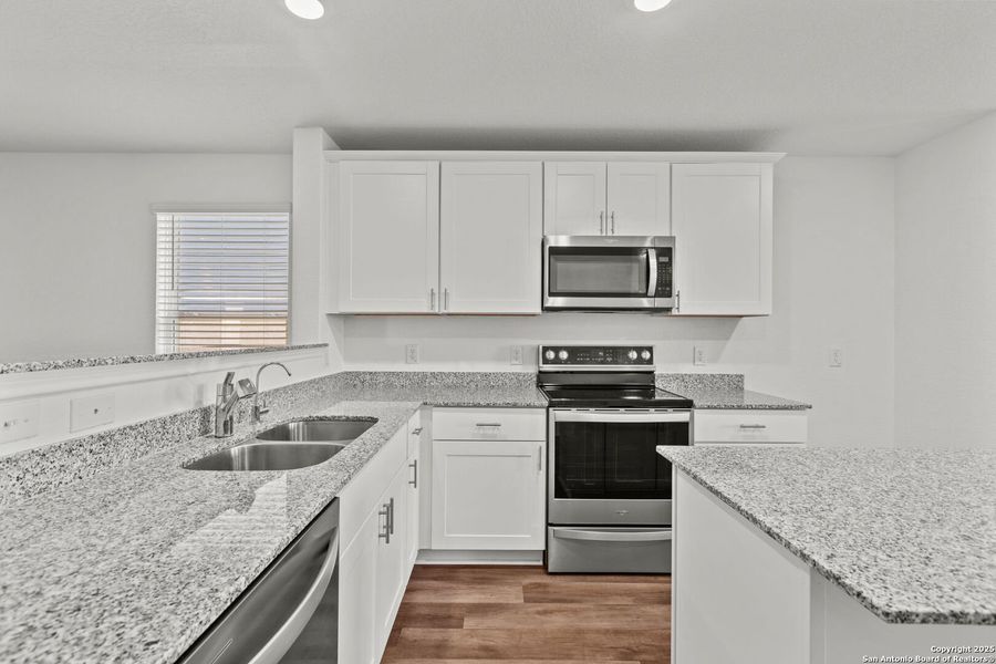 Image 10 of a home in Cinco Lakes. Image 10 of a home in Cinco Lakes.