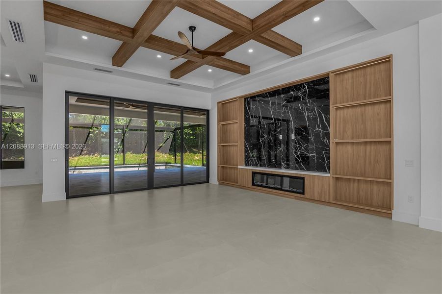 Community amenities in , Naples (Image 21).