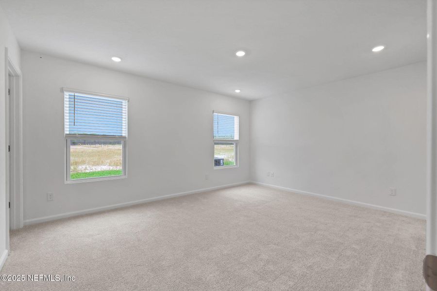 Spacious, unfurnished interior of a new home in Bellbrooke, Jacksonville (Image 5).