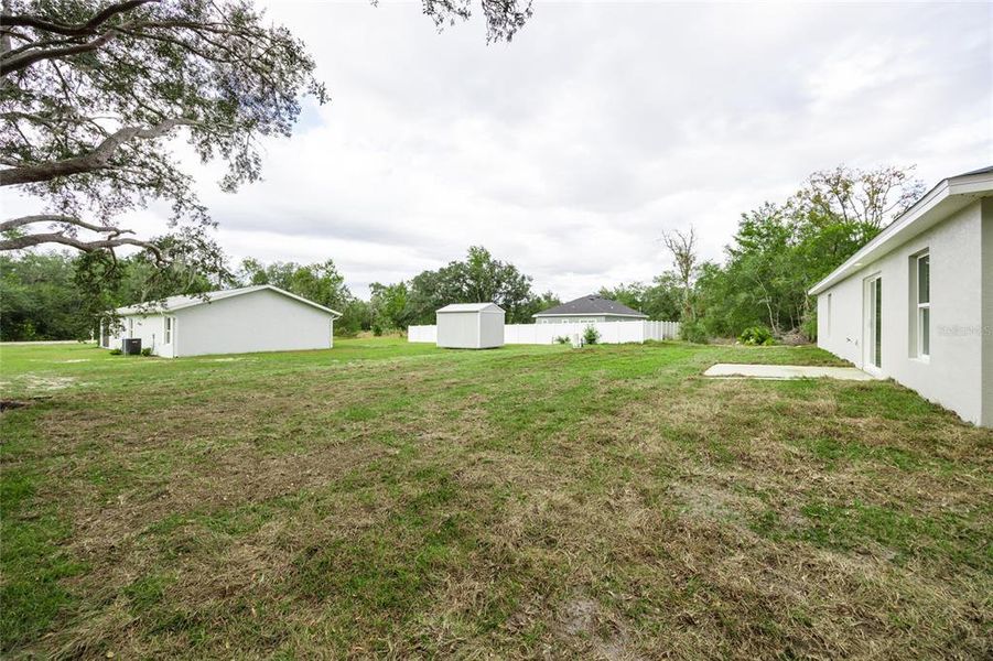 Exterior details and patio area of a home in , Ocklawaha (Image 24).