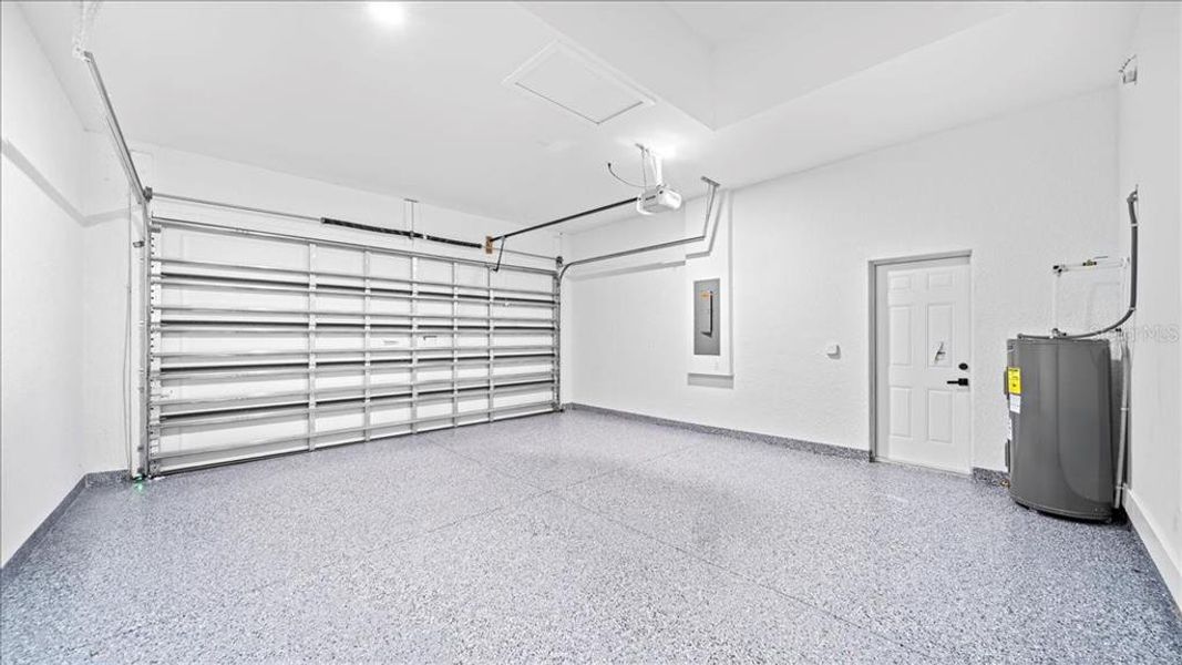 Spacious, unfurnished interior of a new home in , Cape Coral (Image 19).