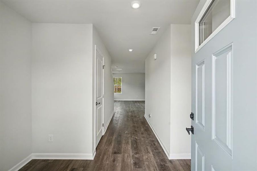 Spacious, unfurnished interior of a new home in Sterling Oaks, Ash (Image 10).