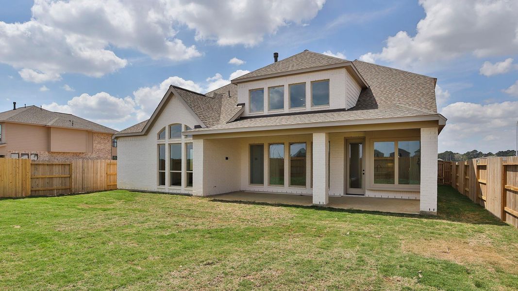 Exterior details and patio area of a home in Everly, Tomball (Image 3).