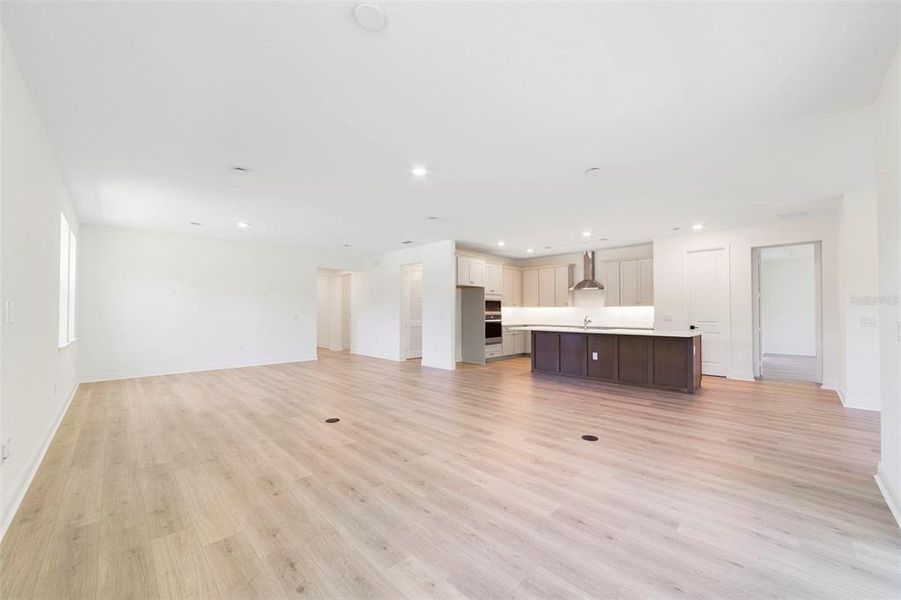 Spacious, unfurnished interior of a new home in Estates at Lake Jesup, Sanford (Image 24).