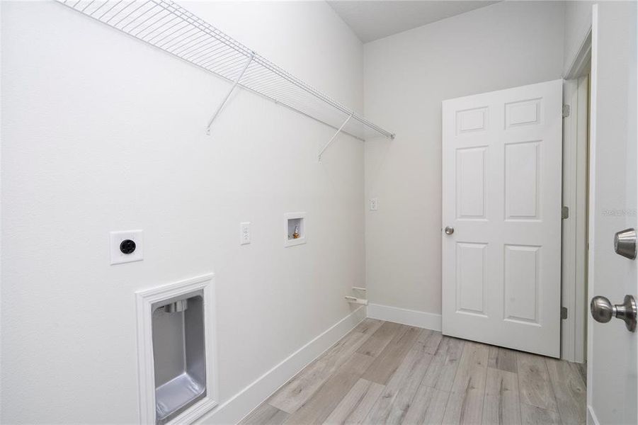 Spacious, unfurnished interior of a new home in , Citrus Springs (Image 39).