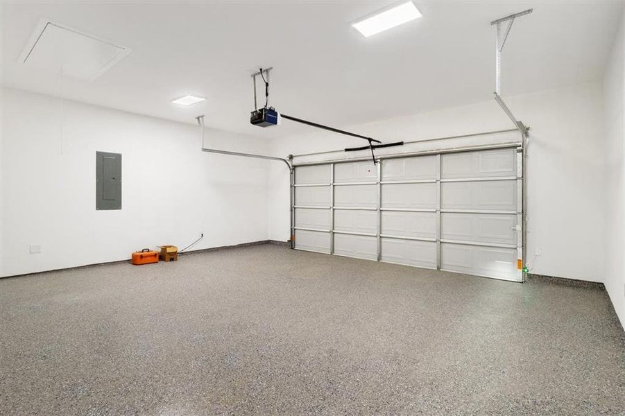 Spacious, unfurnished interior of a new home in , Granbury (Image 19).