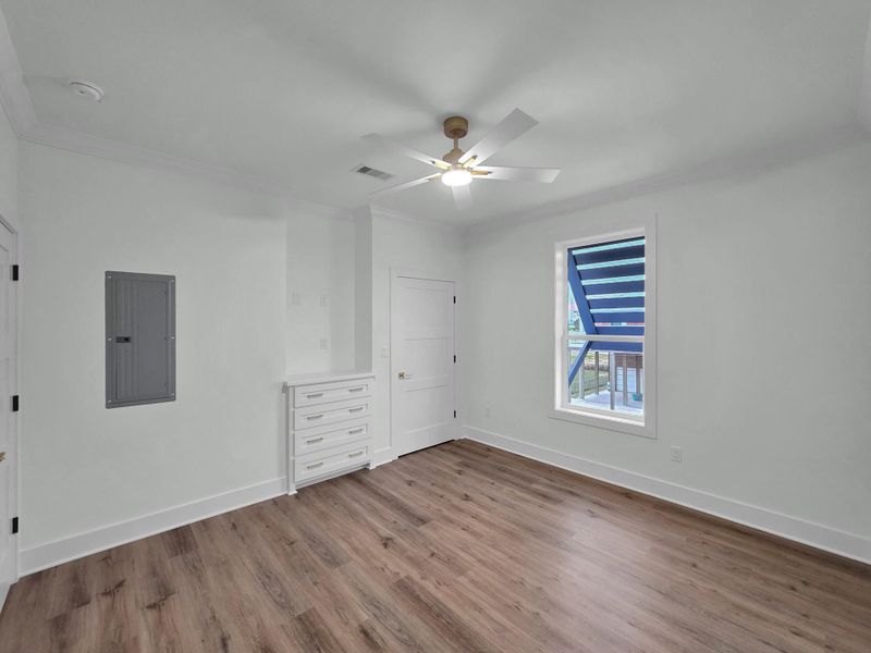 Spacious, unfurnished interior of a new home in , Bolivar Peninsula (Image 25).