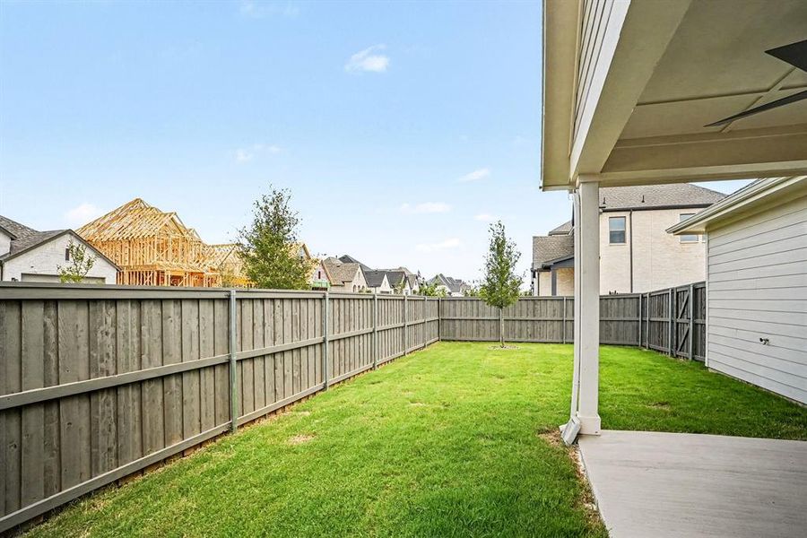 Exterior details and patio area of a home in , Venus (Image 4).