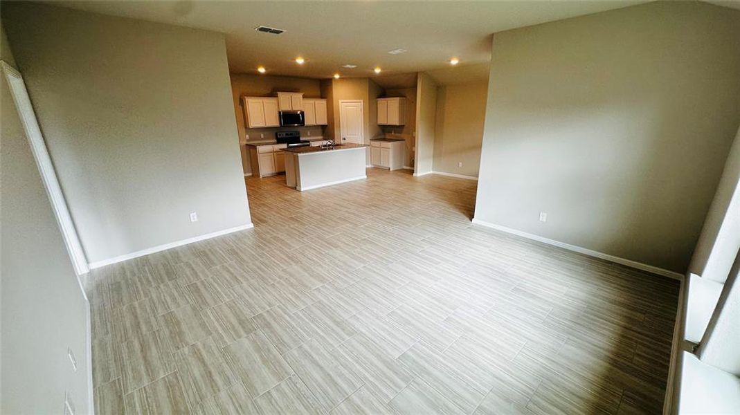 Spacious, unfurnished interior of a new home in Meadowbrook Estates, Cleburne (Image 19). Spacious, unfurnished interior of a new home in Meadowbrook Estates, Cleburne (Image 19).