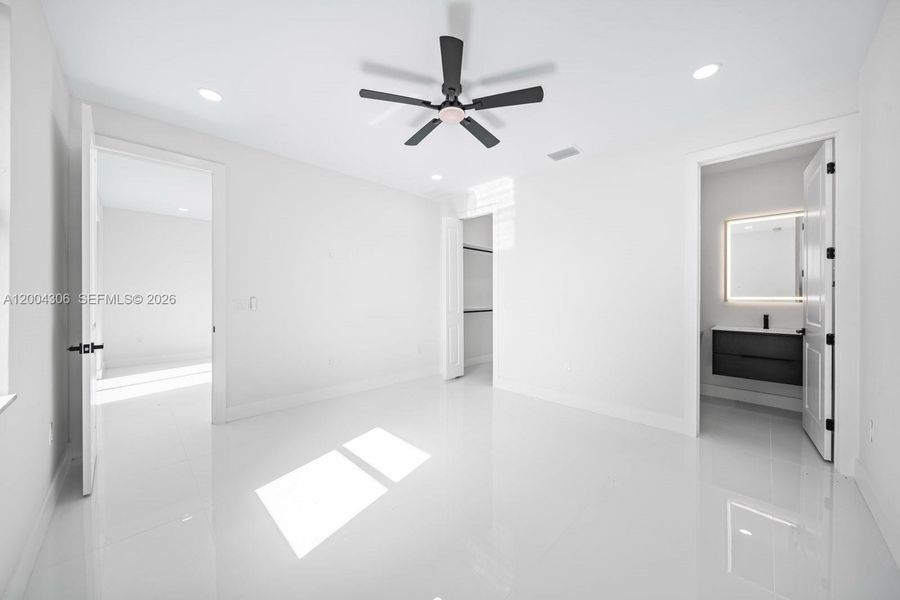 Spacious, unfurnished interior of a new home in , Lehigh Acres (Image 24).