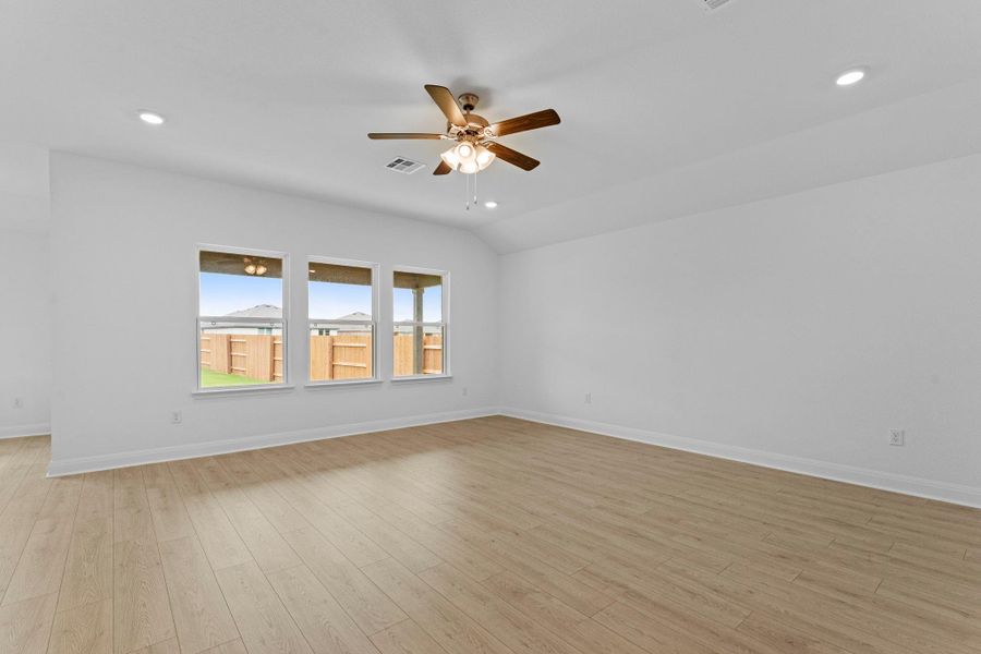 Spacious, unfurnished interior of a new home in Riverview, Georgetown (Image 29).