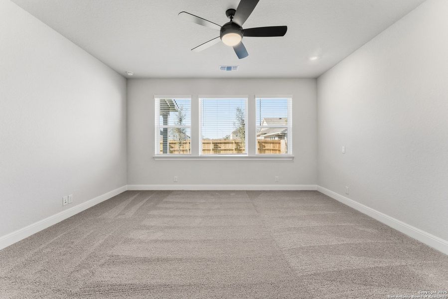 Spacious, unfurnished interior of a new home in Davis Ranch 60', San Antonio (Image 25).