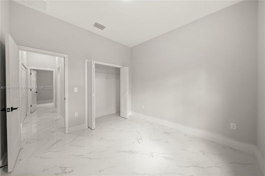 Spacious, unfurnished interior of a new home in , Lehigh Acres (Image 19).