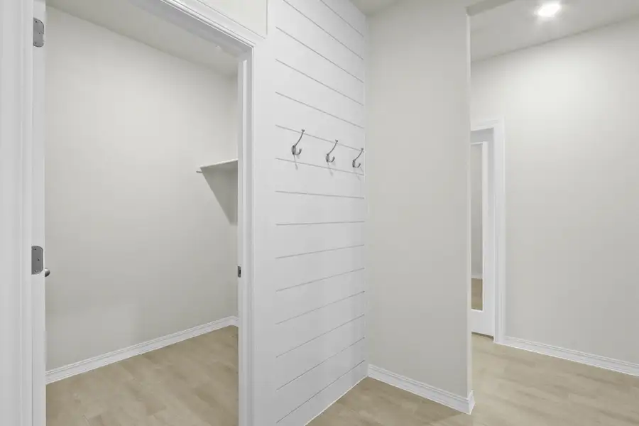 Spacious, unfurnished interior of a new home in Verdancia, Horizon City (Image 25).