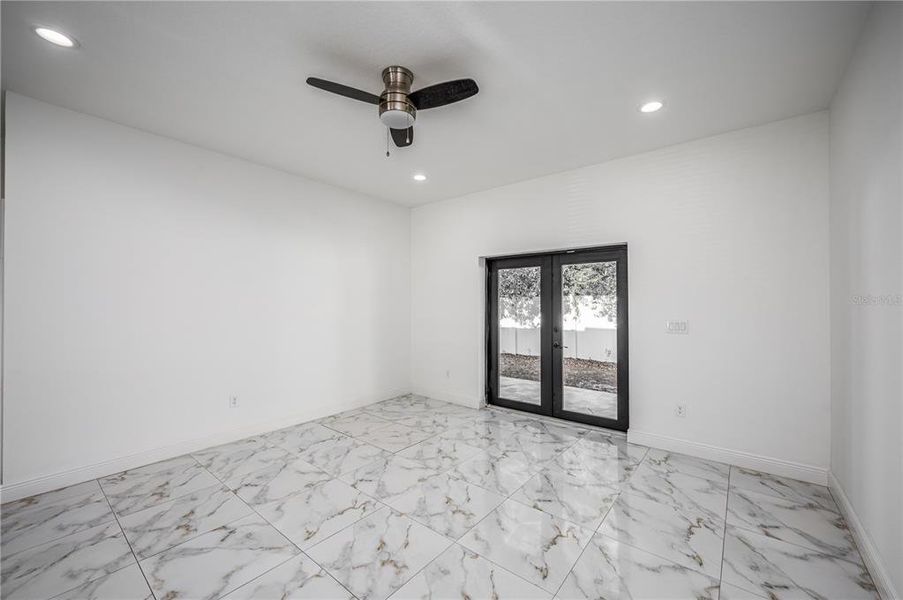 Spacious, unfurnished interior of a new home in , Tampa (Image 12).