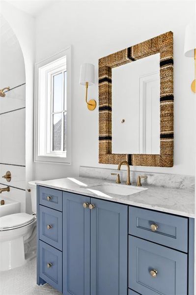 Furnished interior view inside a new home in , Dallas (Image 8).