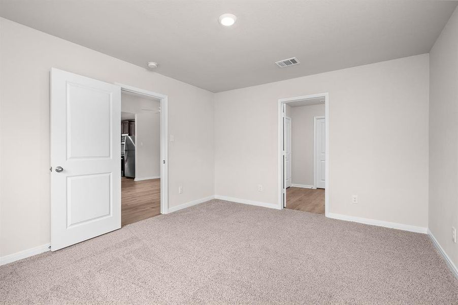 Spacious, unfurnished interior of a new home in Creekside Estates, Terrell (Image 4).