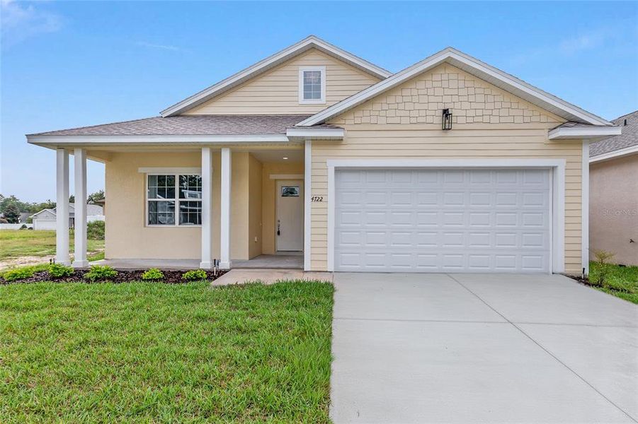 Exterior details and patio area of a home in , Ocala (Image 2).